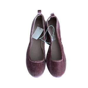 NWT velvet mauve ballerina flats. Size 7M